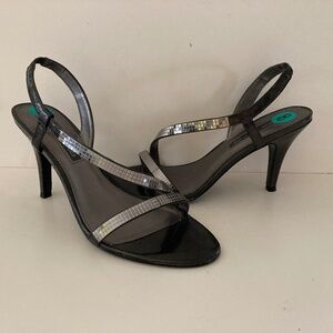 Bandolino Rayonna Gray Metallic & Silver Strap Slingback Heels/Size 8/NEW!